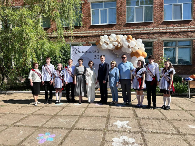 Линейка "Последний звонок - 2025 года!".